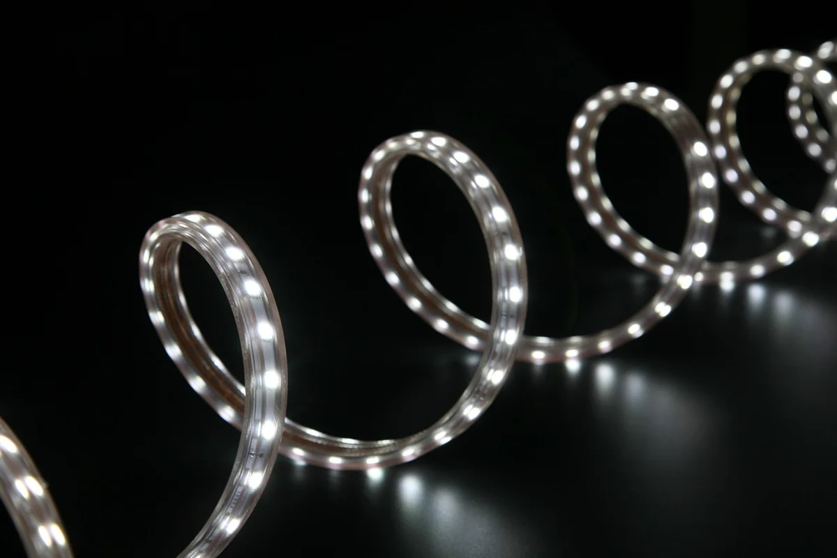 Lustre moderne LED : pourquoi j’ai abandonné les ampoules classiques