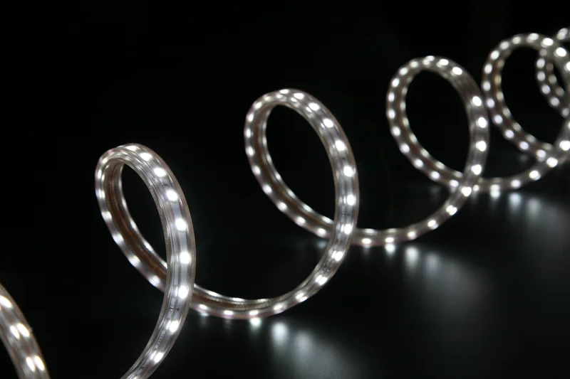 Lustre moderne LED : pourquoi j’ai abandonné les ampoules classiques
