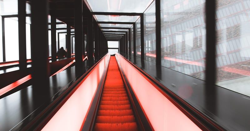Stannah monte-escalier prix : le vrai budget à prévoir
