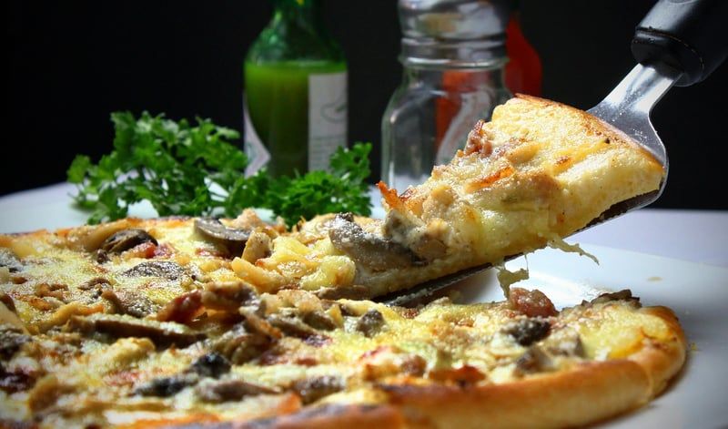 Pizza surgelée au micro onde : le guide pour un résultat parfait