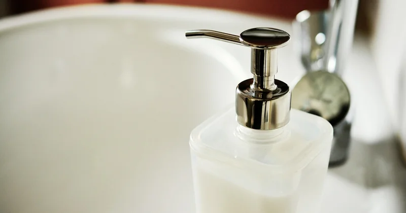 Panier salle de bain IKEA : la référence, avec ses défauts